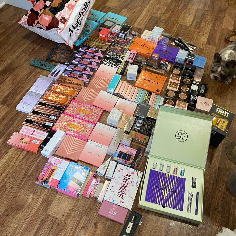 Makeup bundle - Picture 6 of 7